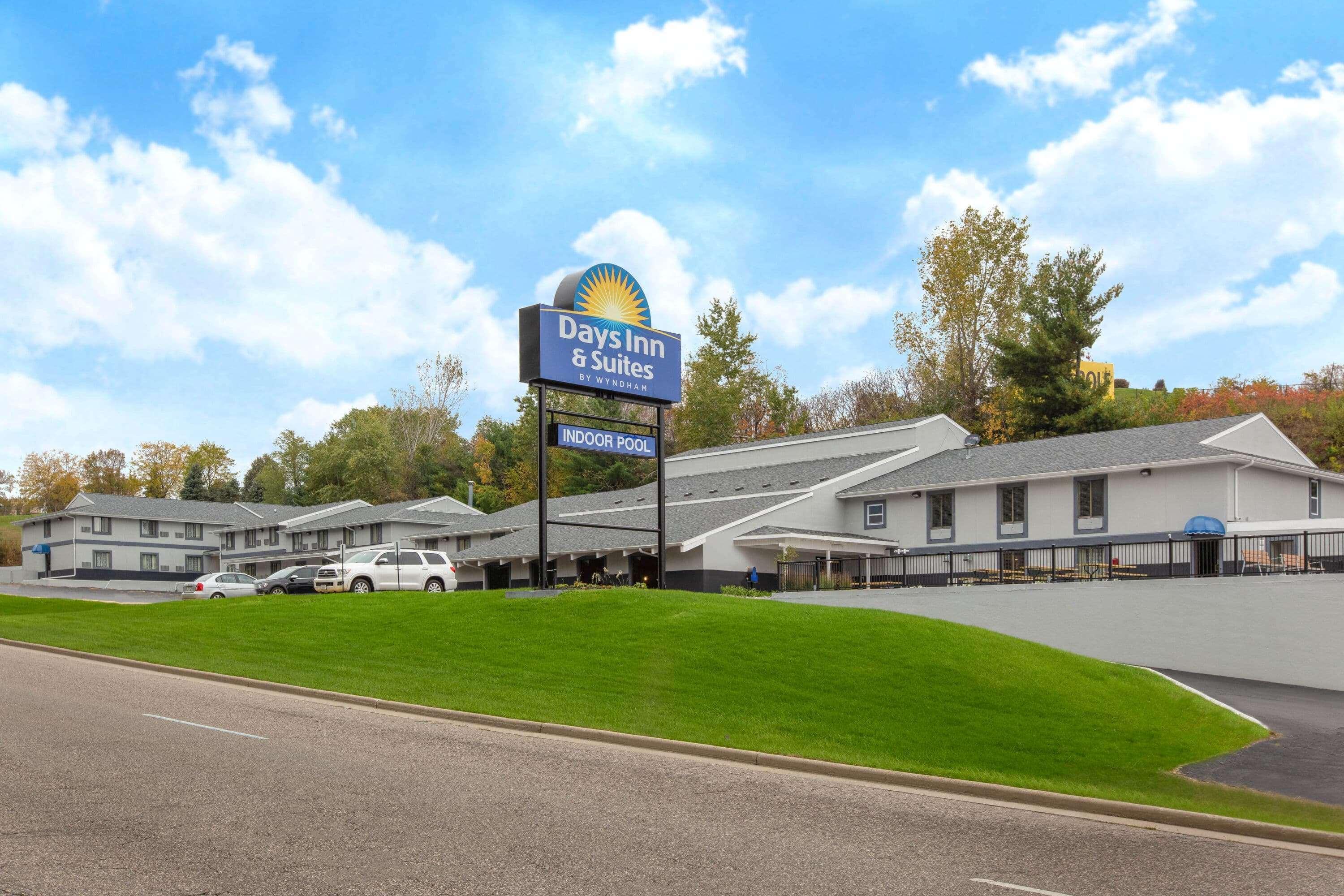 Days Inn & Suites By Wyndham Wisconsin Dells Exteriör bild