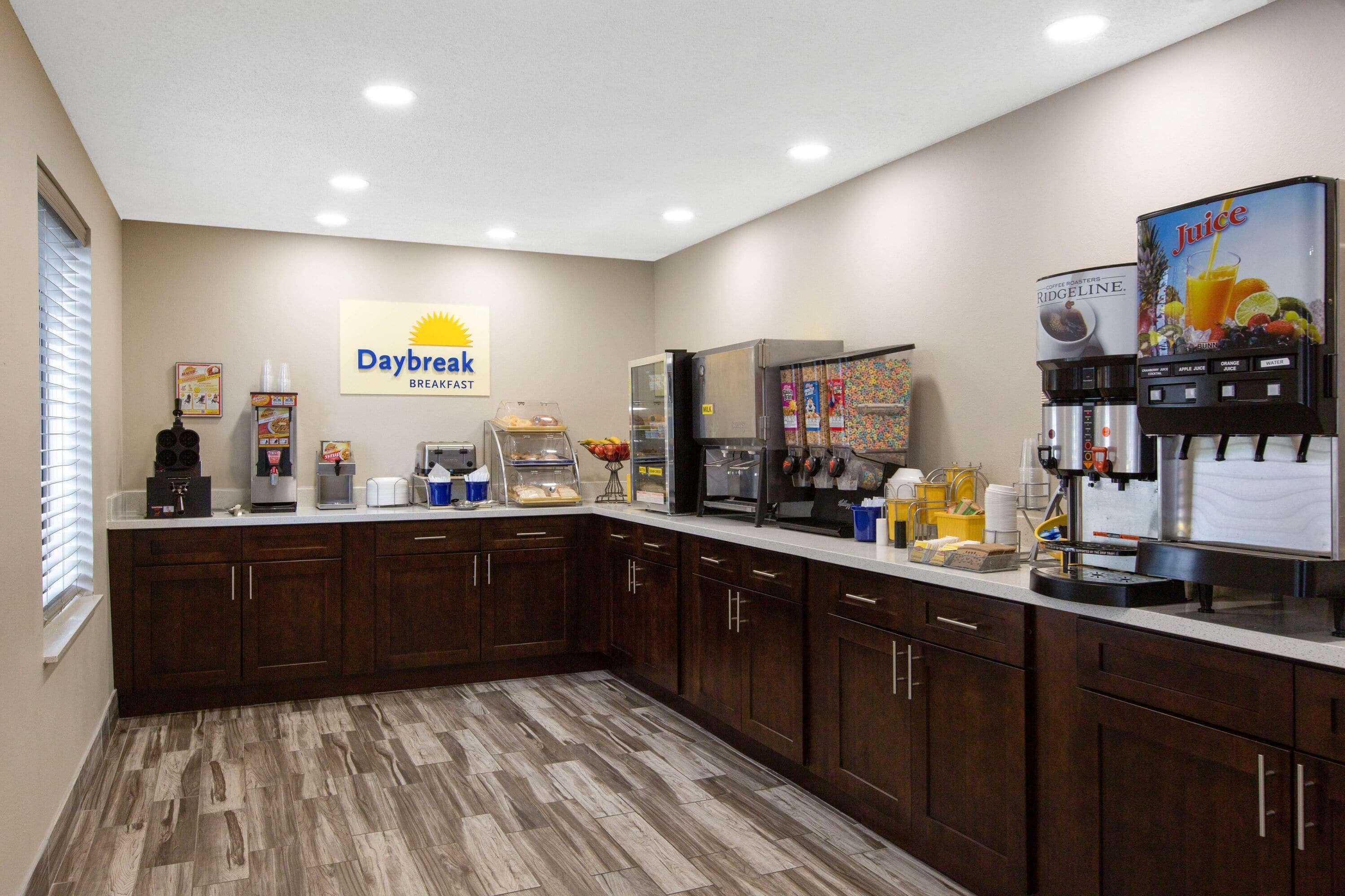 Days Inn & Suites By Wyndham Wisconsin Dells Exteriör bild