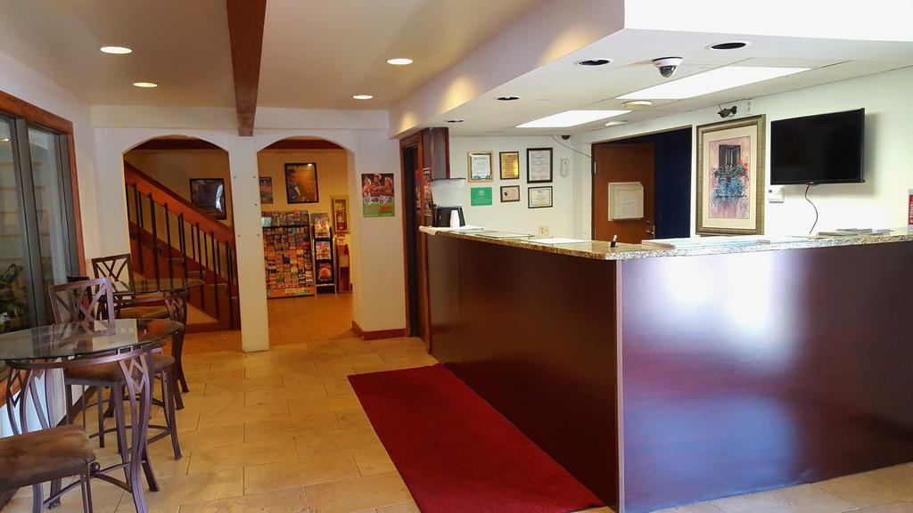 Days Inn & Suites By Wyndham Wisconsin Dells Exteriör bild