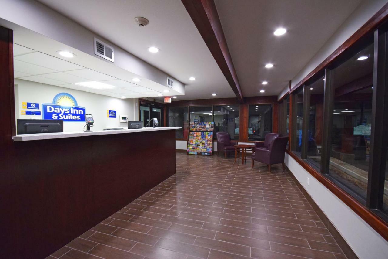 Days Inn & Suites By Wyndham Wisconsin Dells Exteriör bild